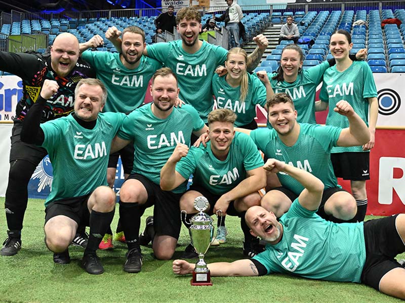 Team Stadtwerke Göttingen & EAM krönt sich zum vision2facts Firmencup-Sieger