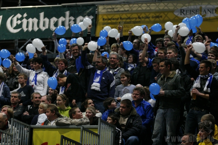 Am Dienstag haben auch die fehlenden regionalen Mannschaften ihren vorläufigen Mannschaftskader für den Cup 2010 in der Lokhalle gemeldet. Aus den 16 Vereinen der Region fiebern insgesamt 278 Spieler ihrem Einsatz auf dem Lokhallenrechteck entgegen. Aus d