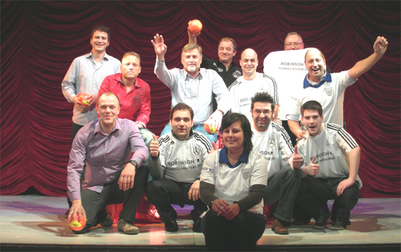 Im Rahmen des Aufenthaltes des Organisationsteams des Sparkasse & VGH CUP 2012 bei Turniersponsor ROBINSON im Club Fleesensee am vergangegen Wochenende, gewannen unseres Teams die Ausscheidungsturniere im Fußball und Volleyball für die ROBINSON Club Maste