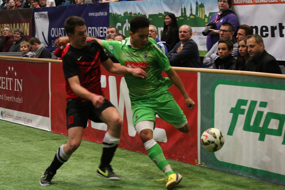 Das ist Göttingen, das ist die LOKHALLE, das ist der Internationale Sparkasse & VGH CUP! Mit dem 1:0-Sensationssieg des thüringischen Verbandsligisten aus Heiligenstadt gegen den Nachwuchs des 1.FSV Mainz 05, erlebte die ausverkaufte LOKHALLE das Highligh