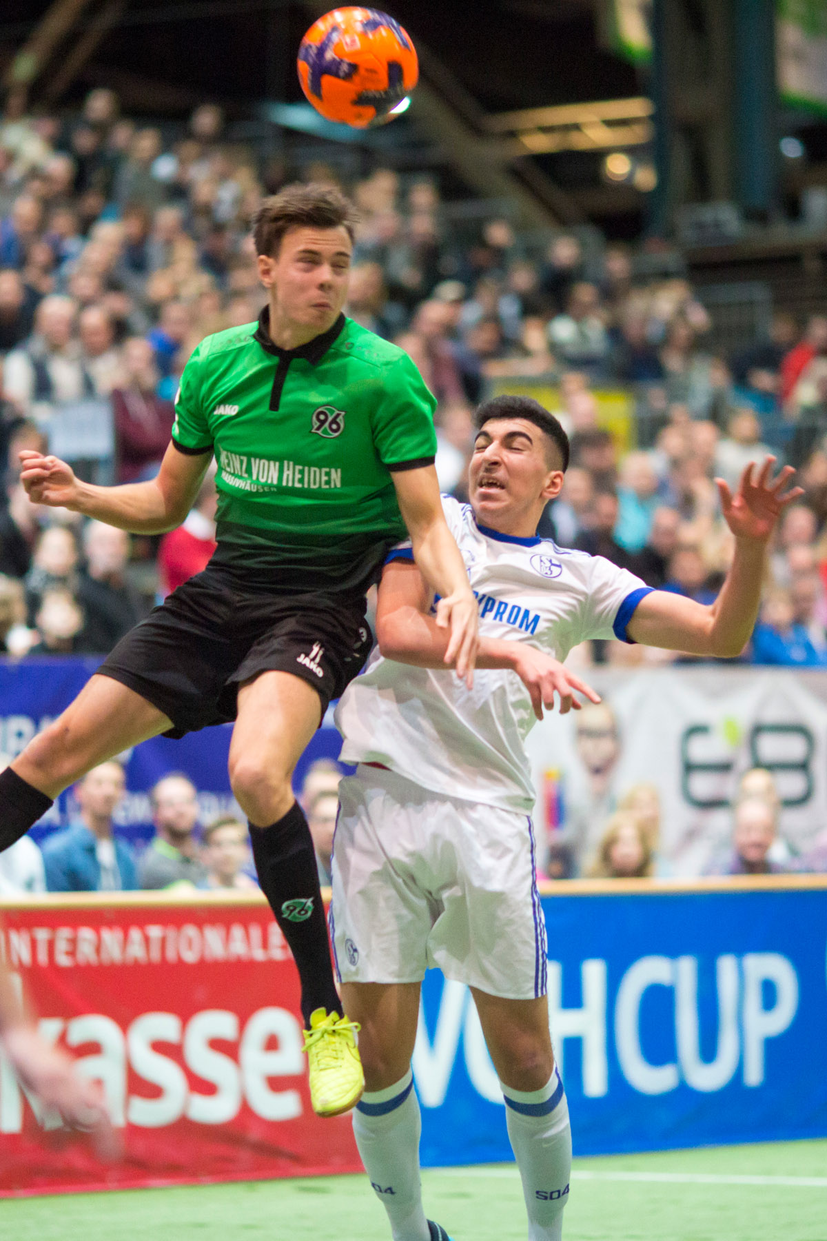 Hannover schlägt Schalke im Neunmeteschießen