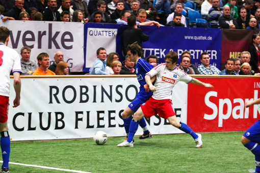 Am Sonntag Morgen kommt es beim 23.Internationalen Sparkasse & VGH CUP 2012 zu einigen hochinteressanten Partien. Durch die Endstände der vier Vorrundengruppen ergaben sich am Abend folgende Zwischenrundengruppen:

Gruppe A - Hannover 96, Hertha BSC Ber