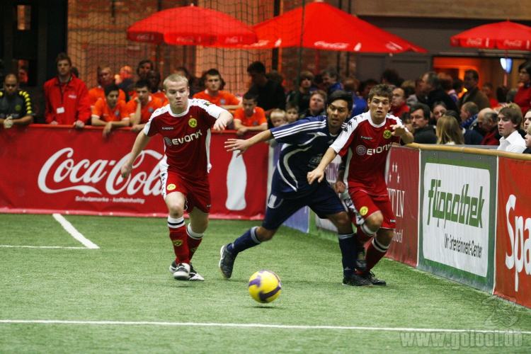 Auch am Samstag werden die Spiele in der Lokhalle beim Sparkasse & VGH Cup 2010 vor ausverkauften Rängen ausgetragen. Bereits am Freitag Abend waren die letzten Resttickets für Sonntag an der Tageskasse vergriffen. Der Verkauf für den Finaltag am Sonntag 