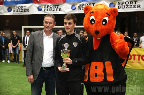 Der JFV Northeim war "die" regionale Mannschaft beim Sparkasse & VGH CUP 2015! Neben dem Titel erfolgreichste regionale Mannschaft, den die Northeimer sich mit dem Viertelfinaleinzug gegen den FC Schalke 04 eroberten, sicherten sich die Jungs vom Trainerg