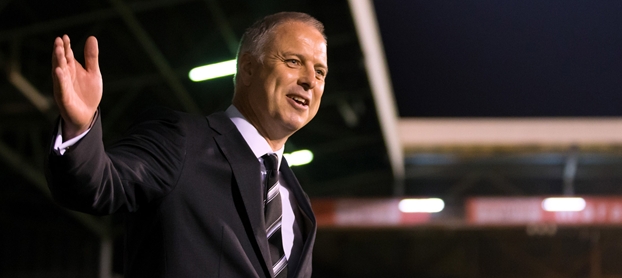 Der seit dem 18.September 2014 interimsweise als General Manager des Fulham FC amtierende Kit Symons hat am Mittwoch einen Vertrag bis zum Ende der Saison 2015/16 unterschrieben. Das teilte der Vereine am Abend auf seiner Website mit.

Die von Klubbesit